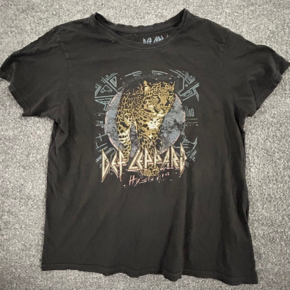 Def Leppard T-Shirt Womens Size M Black Hysteria Graphic Leopard Rock Band Tee